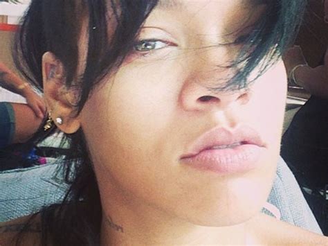 rhianna nudes|Oben ohne! Nacktfoto von Rihanna aufgetaucht